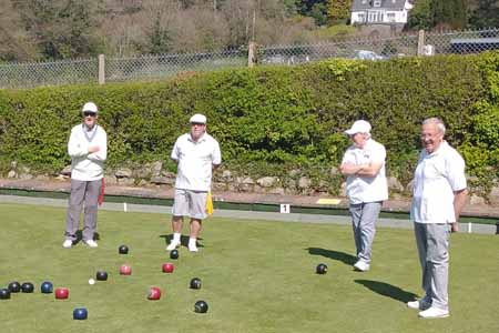 Picture of bowlers on the green